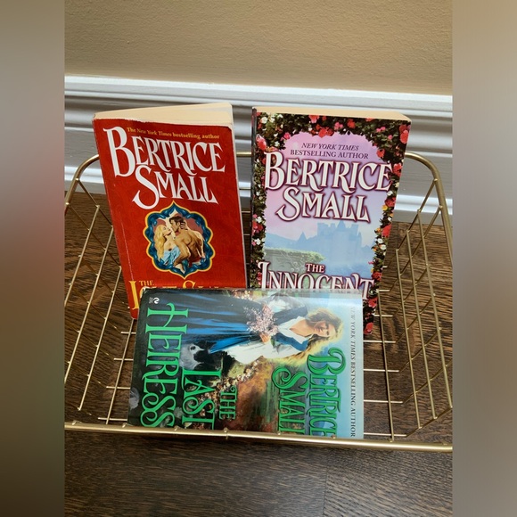 Vintage 90’S/2000’S Edition BEATRICE SMALL Soft Cover Novels X 3 LOT Books Adult - Picture 2 of 11
